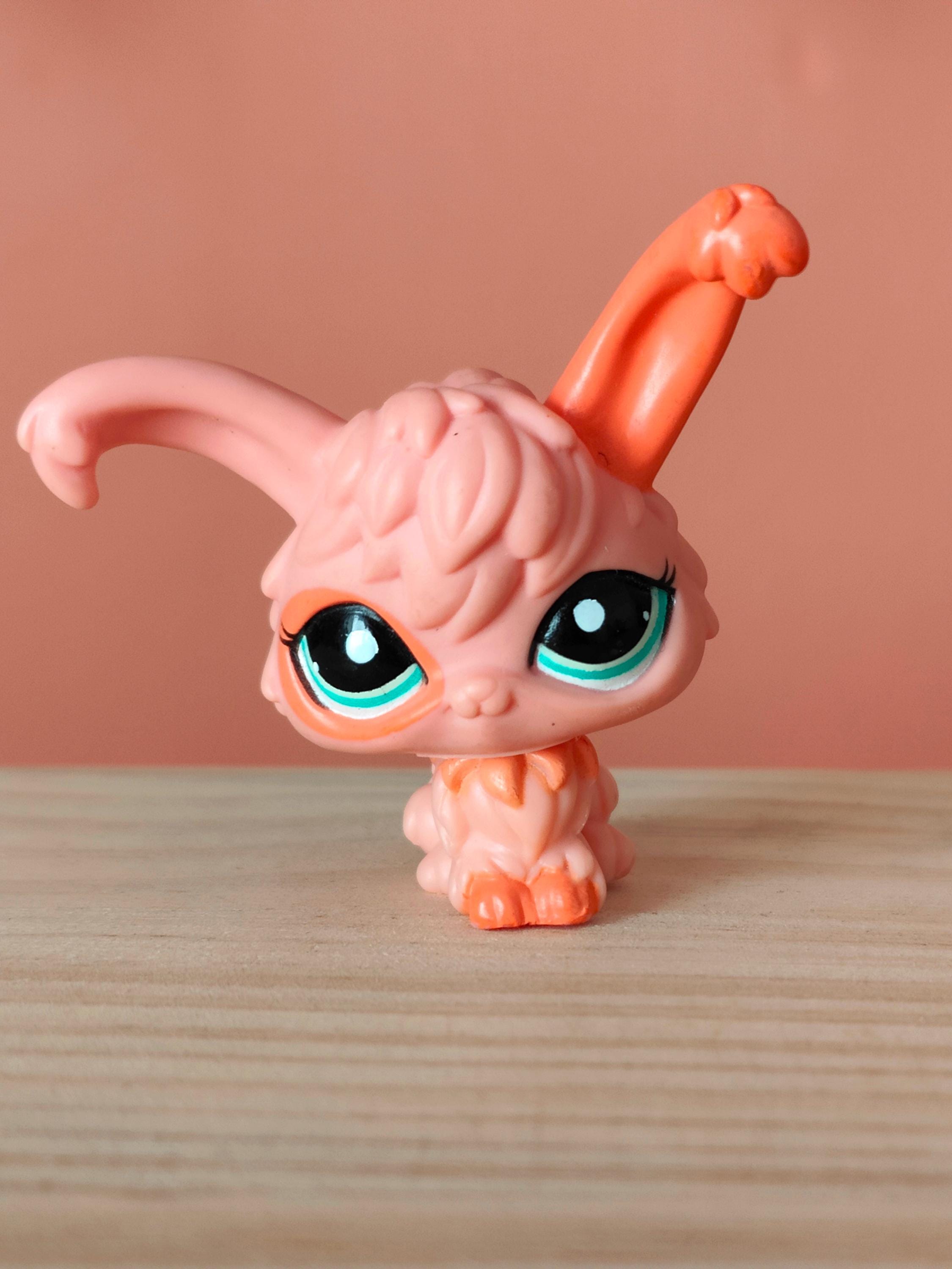 PinkRabbit ① Littlest Pet Shop #2571 Pink Sitting Bunny Rabbit Floppy Ear