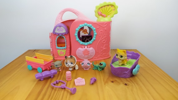 Toy Review: Littlest Pet Shop Playsets!