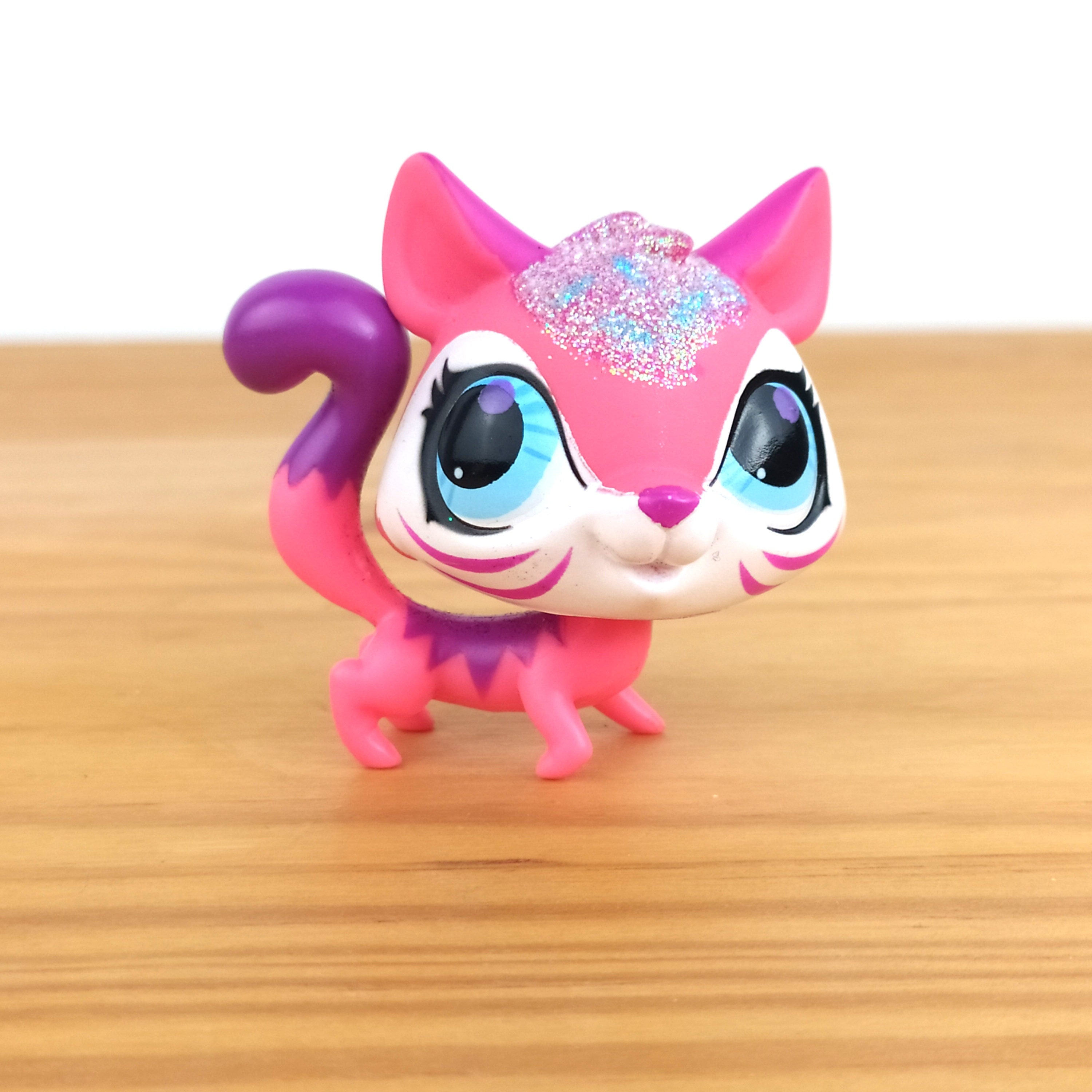 LPS Littlest Pet Shop Figure Pick Your Own Pick A Pet Cats Dogs Birds  Beaver Owl Bunnies 