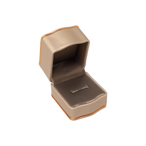 High Quality Luxury Leatherette Ring Boxes with Rose Gold Trim. Perfect for Engagement, Birthdays, Proposals, Diamond Jewellery.