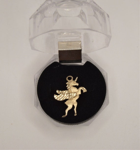 Vintage 10K gold flying unicorn pendant - image 2