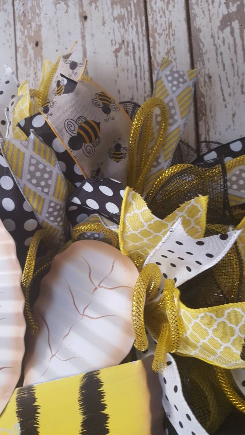 Bumble bee wreath with a large metal bee attached.