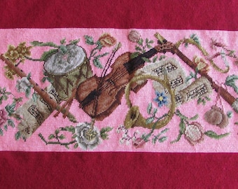 Completed needlepoint gobelin - Musical scene - Bench or table runner