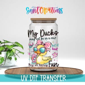 私のアヒルは一列に並んでいないかもしれない UV DTF デカール | タンブラーやカップ、ギフトに最適な、アヒルの面白い名言デザイン | UV1916