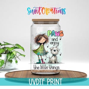 Vinilo adhesivo UV DTF "Patas y Disfruta" / Calcomanía "Perra Paseando" / Transferencia UV DTF "Mamá Fur" / Vinilo adhesivo UV para vasos "Pequeñas Cosas" para Mamás de Animales / UV1522
