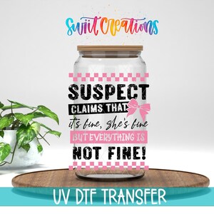 La sospechosa afirma que está bien. Divertida calcomanía UV para taza DTF / UV1488