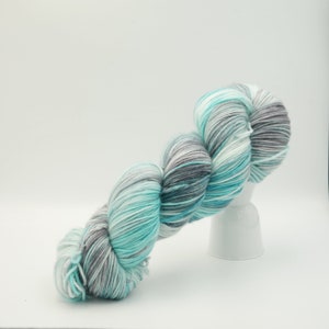 superwash merino SOCK WOOL color Midnight city - COLORFUL & HAND DYED durable durable machine washable yarn