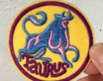 Toppa zodiacale del Toro: applique ricamata con segno zodiacale