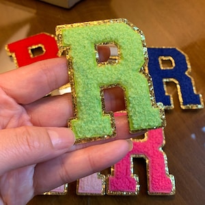 Parche de letras de chenilla personalizado de color verde neón de 2,3" para computadora portátil, bolso, ropa y teléfono. Parche de letras de chenilla