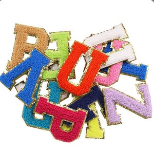 IRON ON Lake Blue 2.8"(7.1 cm) varsity Chenille colorido personalizado con letras de brillo dorado Parches hechos a mano/Parches de alfabeto