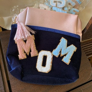 HIERRO EN 2,6 pulgadas varsity Letras de chenilla personalizadas: letras brillantes con brillo Parches hechos a mano / Parches creativos iniciales del alfabeto A-Z
