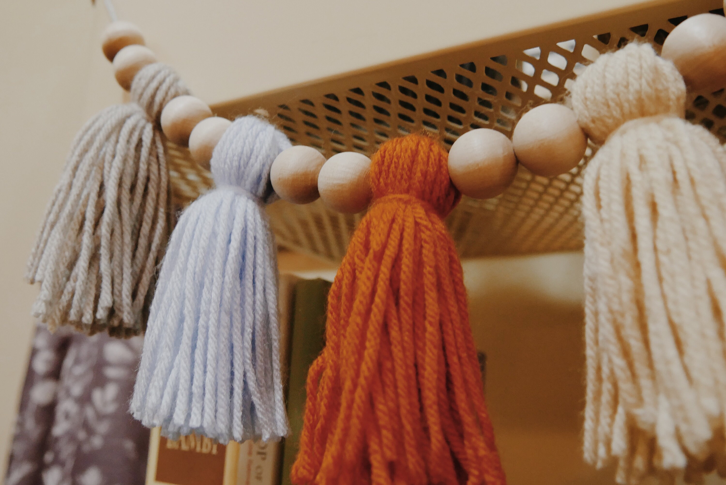 Yarn Tassel Garland with Wooden Beads 38 Etsy.de
