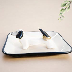 Plato para anillos con forma de perro - Expositor único para anillos - Regalo de compromiso - Porcelana hecha a mano.