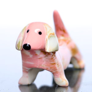 Pink Dog Dachshund Ring Holder Porcelana, Desk Pet, Doxie, salchicha wiener, Dog Ring Holder, Dog Lover Gift, exhibición de joyas, Ring Tree