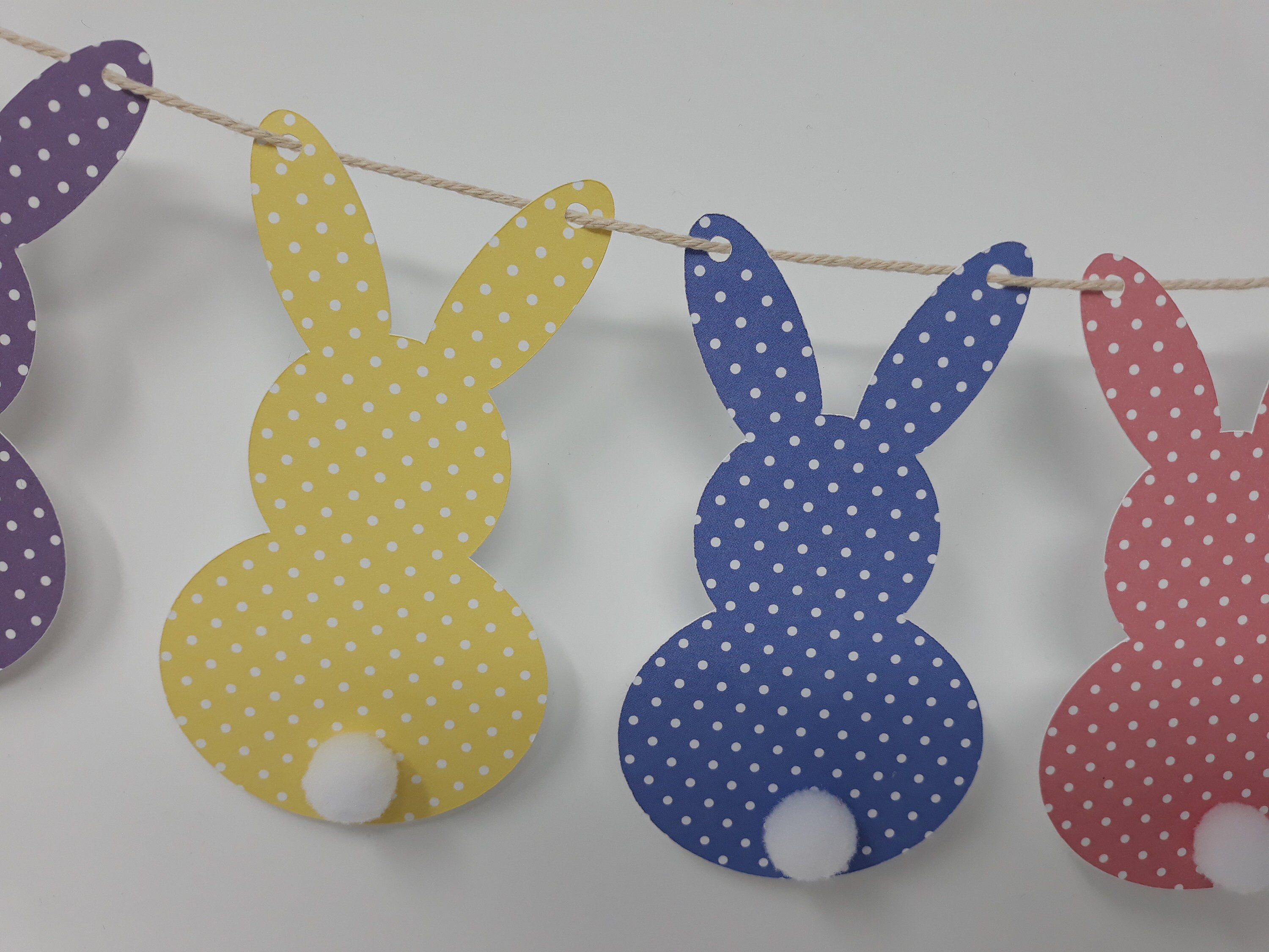 Guirlande de lapins de pâques, décoration de banderoles, défilé de Bonnet  de lapin -  France