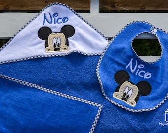 Mickey Mouse Geborduurde Hooded Handdoek, Geborduurde Bib, Geborduurde Pullover Bib, Gepersonaliseerd, Handgemaakt, Verjaardagscadeau, Baby, Zwembadhanddoek