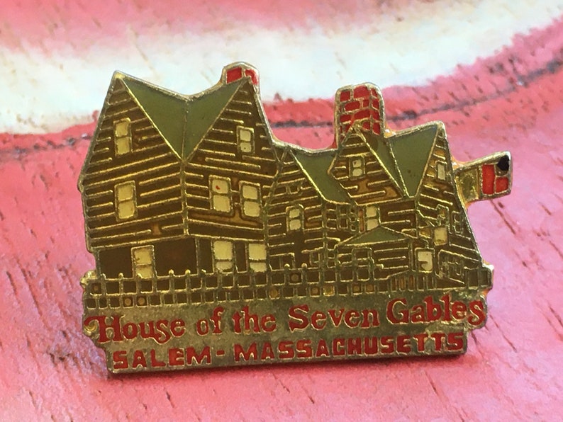 1.25 House Of The Seven Gables Salem Massachusetts Vintage Souvenir Pinback Pin