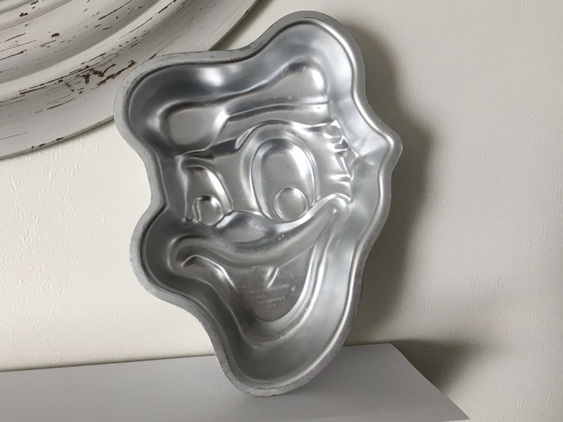 9 X 7 1976 Donald Duck Walt Disney Aluminium Cake Pan