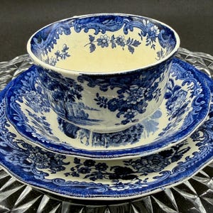 Taza de té vintage Royal Worcester "Avon Scenes – Palissy" azul y blanca con platillo y plato para pastel (juego de 3 piezas)