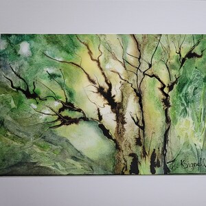 Puede incluir: Pintura acuarela de un &aacute;rbol con ramas marrones y hojas verdes. El fondo es de color verde claro y amarillo. La pintura est&aacute; firmada "K. Bignell" en la esquina inferior derecha.