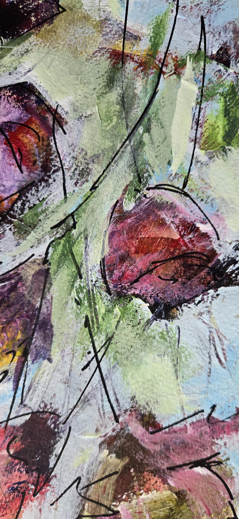 Pu&ograve; includere: Un dipinto astratto caratterizzato da pennellate stratificate nei toni del verde salvia, azzurro e magenta intenso. La composizione &egrave; accentuata da sottili linee di inchiostro nero irregolari che attraversano la superficie, creando un effetto visivo materico.