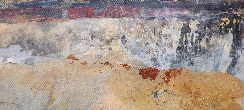 Puede incluir: Pintura abstracta con capas de pintura texturizada en tonos de marr&oacute;n, gris y azul. La pintura parece estar en capas y raspada, creando una textura &uacute;nica e interesante.