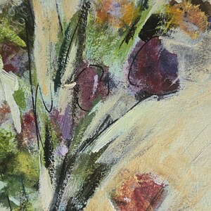 Pode incluir: Uma pintura abstrata com pinceladas expressivas em tons de creme, verde-oliva e bord&ocirc; profundo. A composi&ccedil;&atilde;o retrata formas florais estilizadas com contornos escuros e aplica&ccedil;&atilde;o de tinta texturizada. A assinatura do artista Bignell &eacute; vis&iacute;vel.