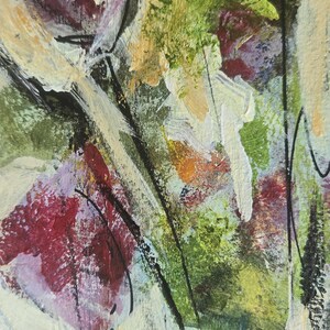 Pode incluir: Uma pintura abstrata com pinceladas em camadas em tons de creme, verde-oliva, bord&ocirc; profundo e lavanda suave. A composi&ccedil;&atilde;o inclui linhas pretas finas que cortam a tinta texturizada, criando uma sensa&ccedil;&atilde;o de movimento.