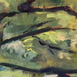 Puede incluir: Una pintura al &oacute;leo que representa un paisaje, destacando la interacci&oacute;n de la luz y la sombra. La obra utiliza una paleta de verdes, marrones y amarillos, con pinceladas visibles que a&ntilde;aden textura. La composici&oacute;n sugiere un entorno natural.