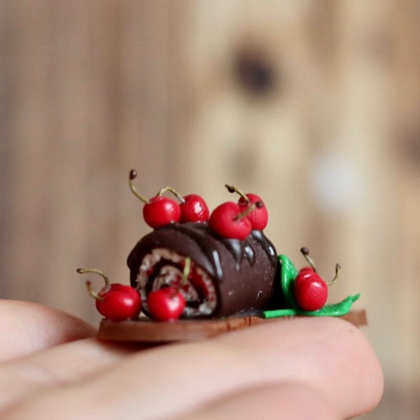 Miniature Cherry cake - Yule Log Christmas Cake - Dolls House Miniature Food - Bakery Item for Doll House 1:12 Scale - Polymer Clay - MTO