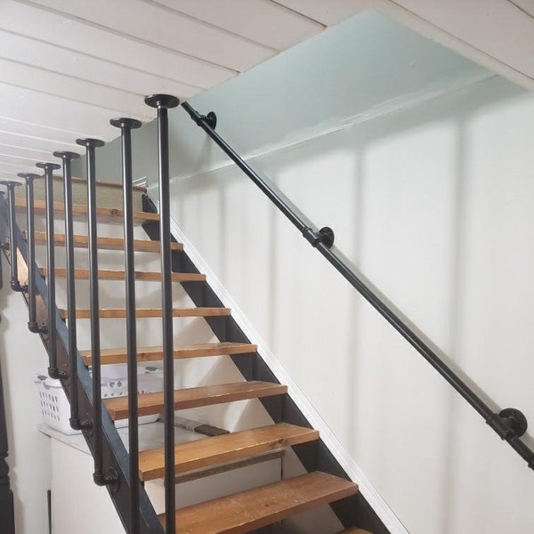 Item #613, 3/4" (OUTSIDE Diameter is 1.05") Handrail with Returns and matching Vertical guards,staircase rail