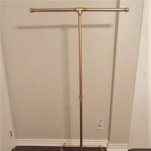 Article n° 325, Industrielle, Barre en T pour vêtements de tuyauterie, 3/4 po. OR*, Penderie pour pipes, Porte-vêtements, Support en T, Présentoir de vente au détail, Présentoir de magasin, Commercial