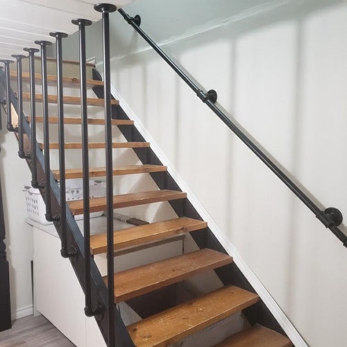 Item #613, 3/4" (OUTSIDE Diameter is 1.05") Handrail with Returns and matching Vertical guards,staircase rail