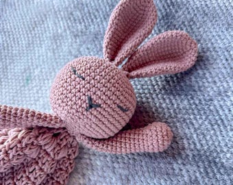Patrón de crochet: Adorable conejito de peluche: el regalo perfecto para bebés que tejen a crochet - PDF