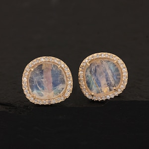 Aros con diamantes y piedra lunar arcoíris genuinos de 3,25 ct. en oro amarillo macizo de 14 quilates. Joyas delicadas hechas a mano. Regalo para bodas o aniversarios.