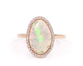Handgemaakte 14k geelgouden Ethiopische opaal diamanten haloring