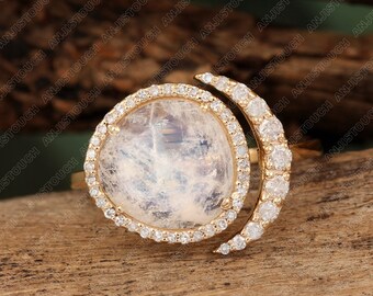 Anillo de oro amarillo de 14 k con diamantes y piedra lunar arcoíris hecho a mano