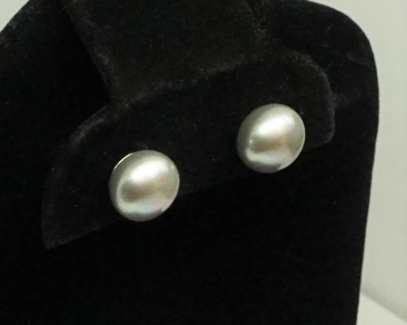 14K White Gold and Gray Button Pearl Earrīngs - image 6