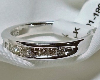 14K White Gold and 2/3 carat total weight Diamond Ring, Size 7 1/4, Setting has 11 Square Cut Diamonds