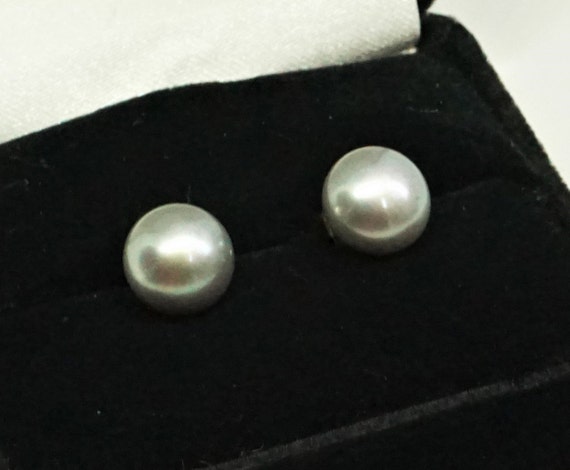 14K White Gold and Gray Button Pearl Earrīngs - image 2