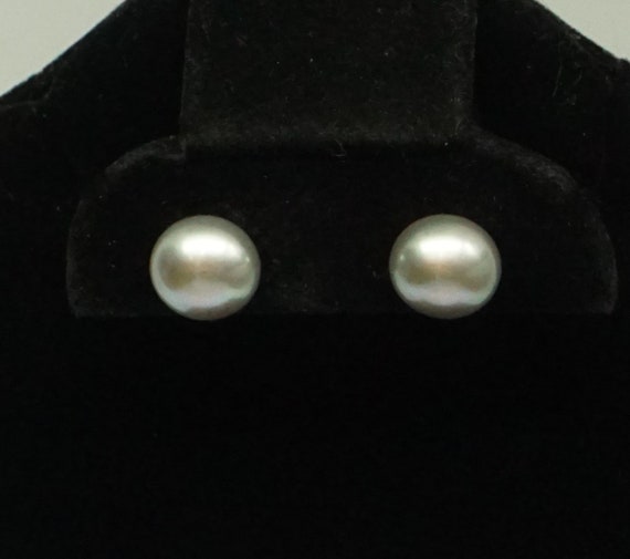 14K White Gold and Gray Button Pearl Earrīngs - image 5