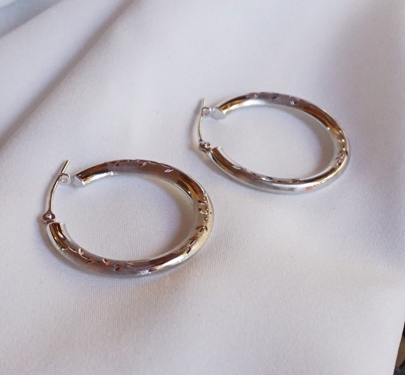 14K White Gold Earrings 1.8G