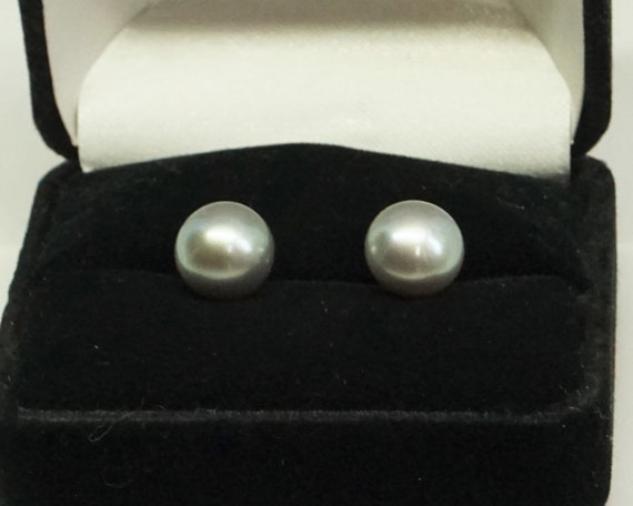 14K White Gold and Gray Button Pearl Earrīngs - image 8