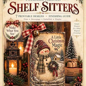 Puede incluir: Un letrero rectangular con una ilustración de un muñeco de nieve y el texto A Little Christmas Magic, rematado con un lazo a cuadros rojo y blanco y una campana de metal. El letrero se titula Anabella's A Handmade Christmas Shelf Sitters.
