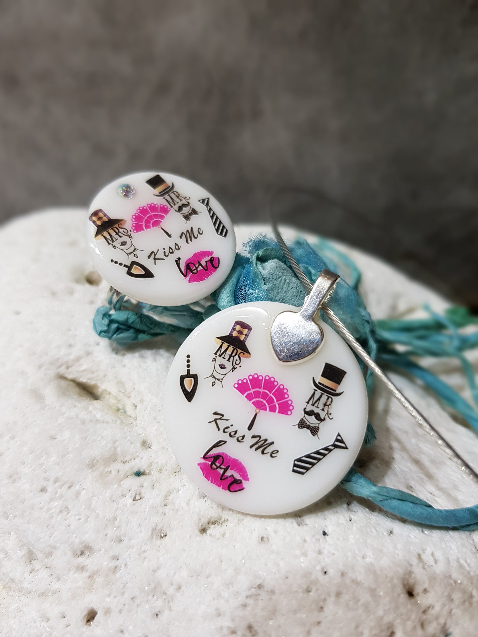 Collar Kiss Me Love, Collier Mr and Mrs, Original Gift for Woman