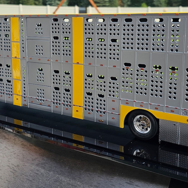 1/24-25th Modern Livestock trailer model kit