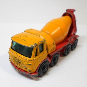 Vintage MATCHBOX CONCRETE TRUCK Foden No. 21 Diecast Toy by Lesney England