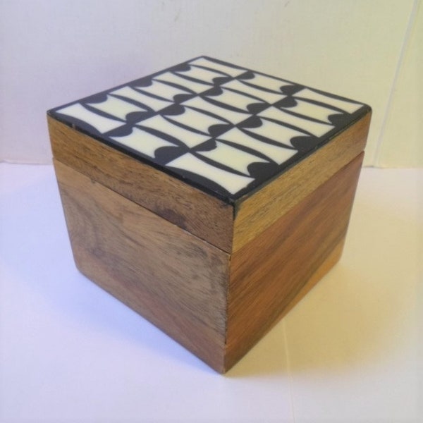 Vintage WEST ELM BOX Wood & Resin w/ Lid Inlaid Geometric Pattern 4" Square