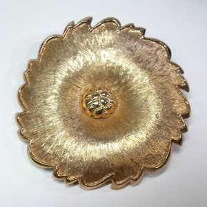 Vintage PASTELLI FLOWER BROOCH / Pin Brushed Gold Finish Floral 2" Diameter