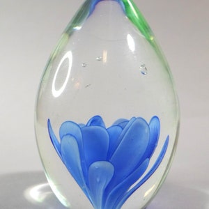Vintage ART GLASS PAPERWEIGHT - Blue Crocus Egg Form Dynasty Gallery 2.25&quot; Tall